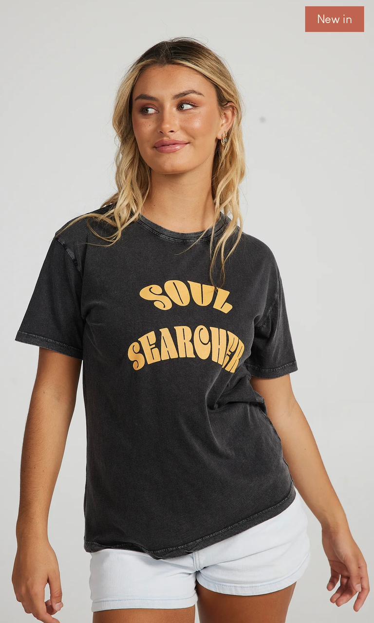 Charcoal Relaxed Tee Soul Searcher - Zelat Boutique